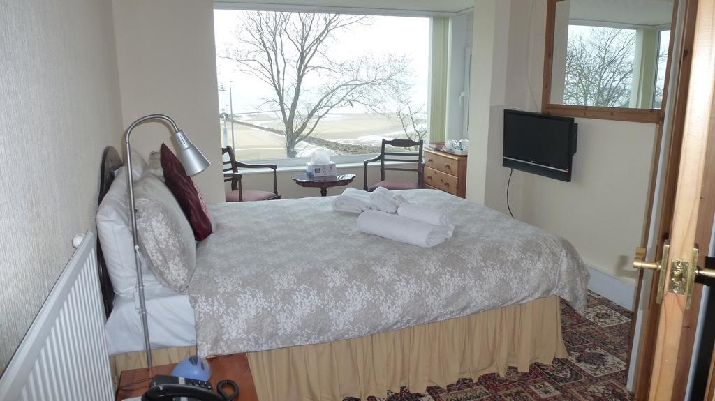 Whitehall 4* Colwyn Bay